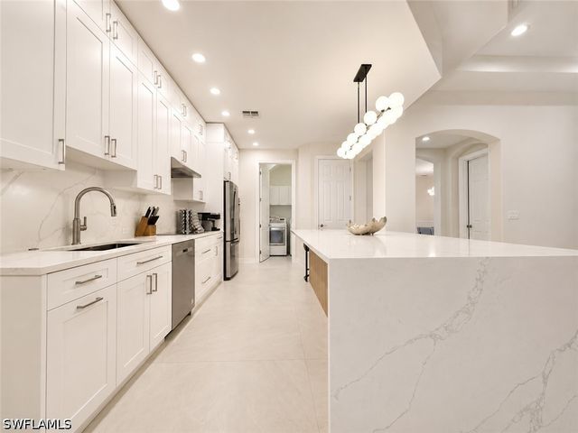12667 Biscayne CT, Naples, FL 34105