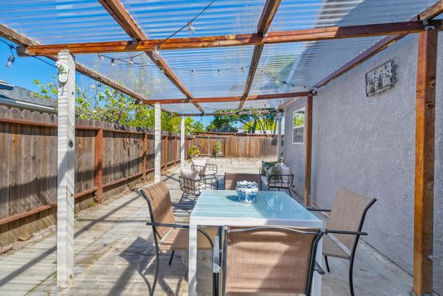 679 School Street, Pittsburg, CA 94565