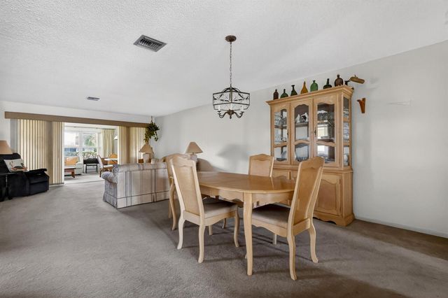 5800 W Fernley Dr Drive W 38, Haverhill, FL 33415