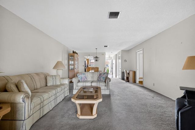 5800 W Fernley Dr Drive W 38, Haverhill, FL 33415