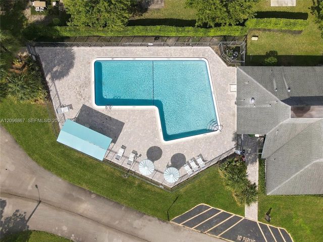 8201 NW 100th Lane, Tamarac, FL 33321