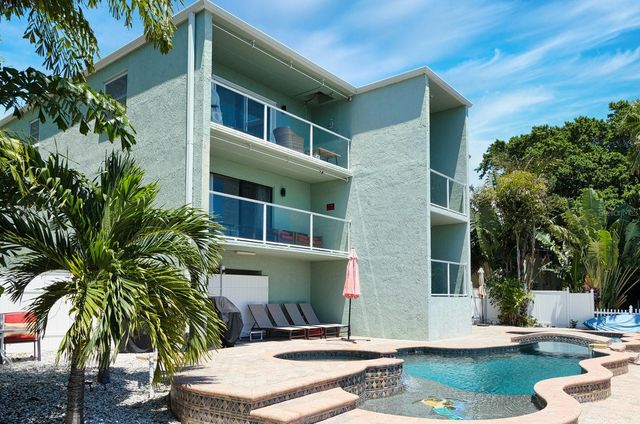 125 110TH AVENUE 1, Treasure Island, FL 33706