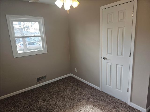 109 E Willman, Hiawatha, IA 52233