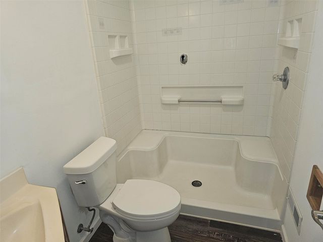 109 E Willman, Hiawatha, IA 52233