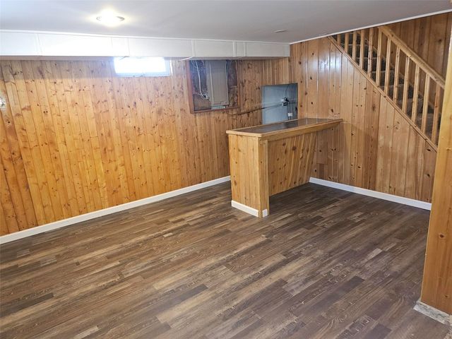 109 E Willman, Hiawatha, IA 52233