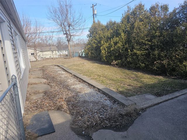 109 E Willman, Hiawatha, IA 52233