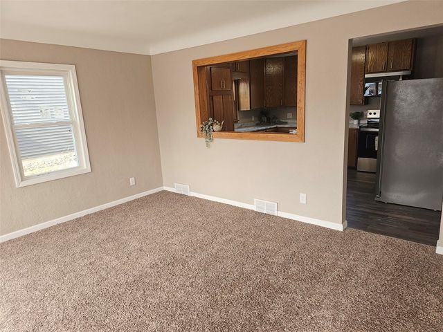 109 E Willman, Hiawatha, IA 52233