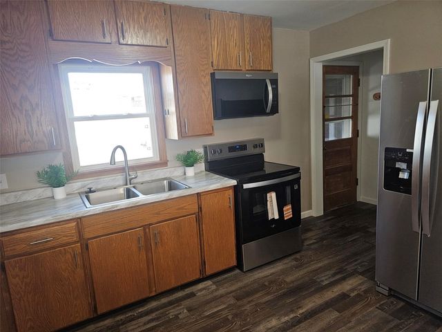 109 E Willman, Hiawatha, IA 52233