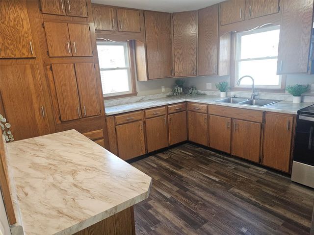 109 E Willman, Hiawatha, IA 52233