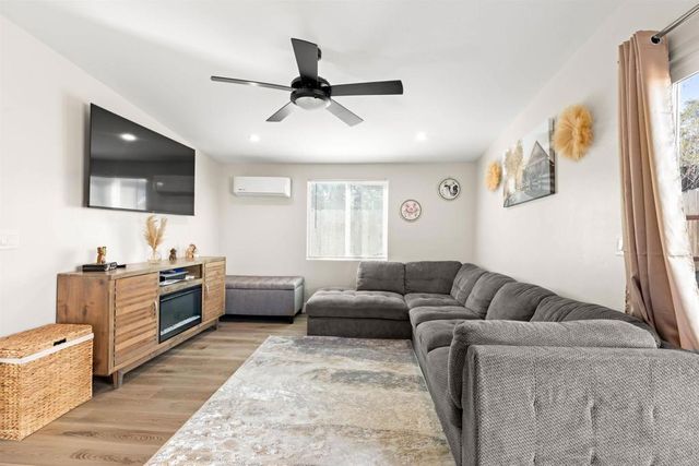 10292 Canyon Dr., Escondido, CA 92026