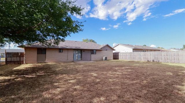 2204 Lafayette Drive, Norman, OK 73071