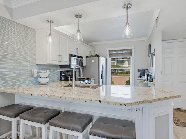 671 Elkcam CIR 513, Marco Island, FL 34145