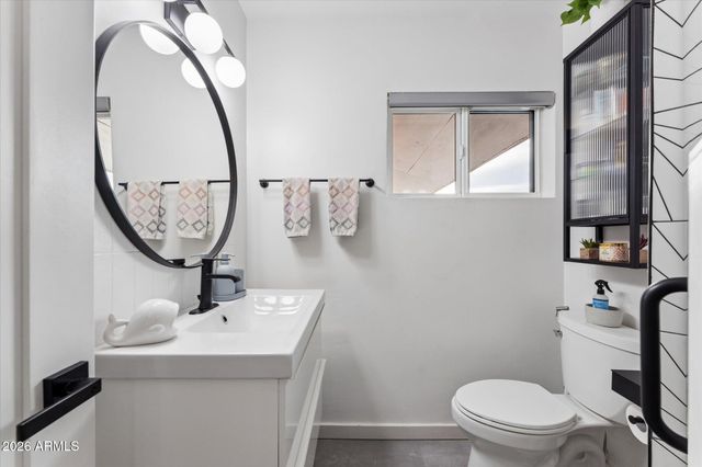 2011 W CAMPBELL Avenue, Phoenix, AZ 85015