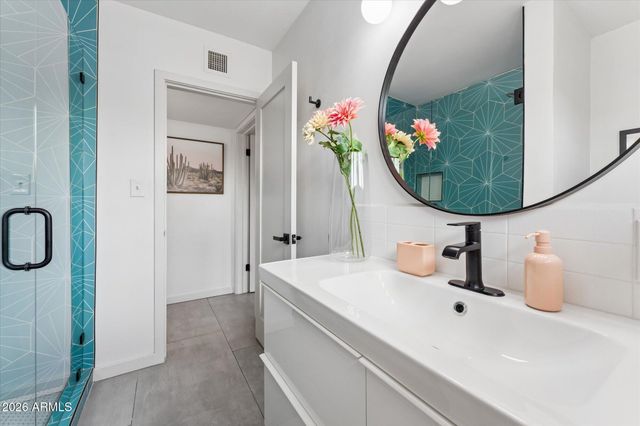 2011 W CAMPBELL Avenue, Phoenix, AZ 85015