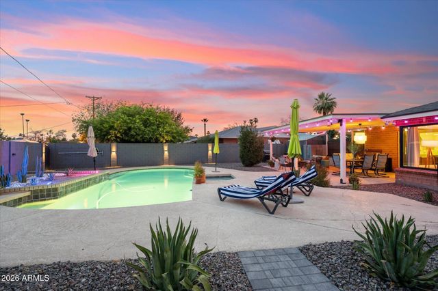 2011 W CAMPBELL Avenue, Phoenix, AZ 85015