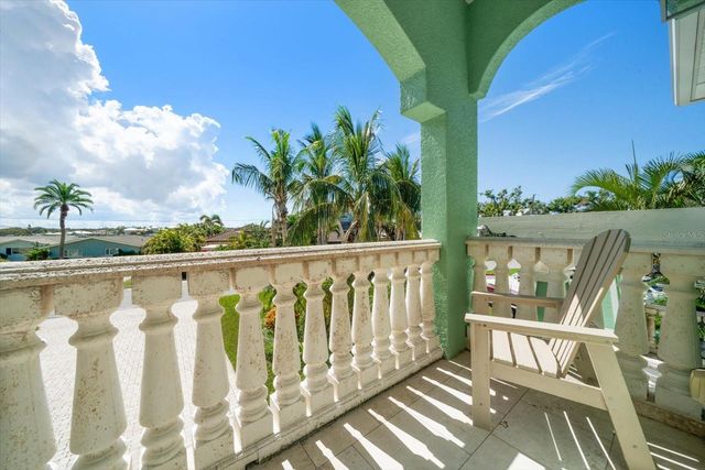 478 HARBOR DRIVE S, Indian Rocks Beach, FL 33785