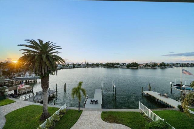 478 HARBOR DRIVE S, Indian Rocks Beach, FL 33785
