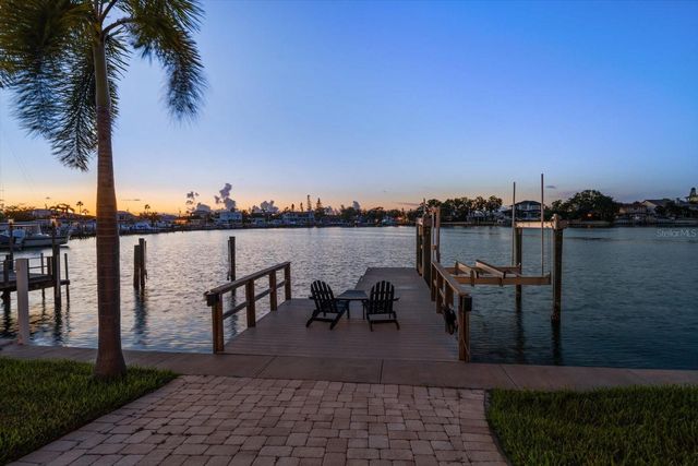 478 HARBOR DRIVE S, Indian Rocks Beach, FL 33785