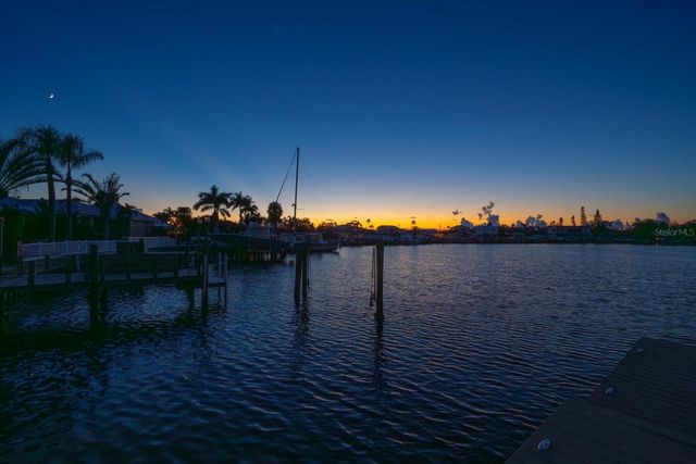 478 HARBOR DRIVE S, Indian Rocks Beach, FL 33785
