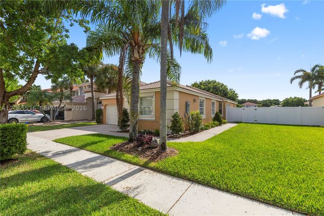 363 NW 158th Ave, Pembroke Pines, FL 33028
