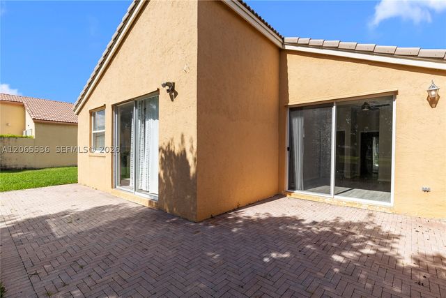 363 NW 158th Ave, Pembroke Pines, FL 33028