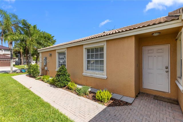 363 NW 158th Ave, Pembroke Pines, FL 33028
