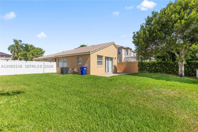 363 NW 158th Ave, Pembroke Pines, FL 33028