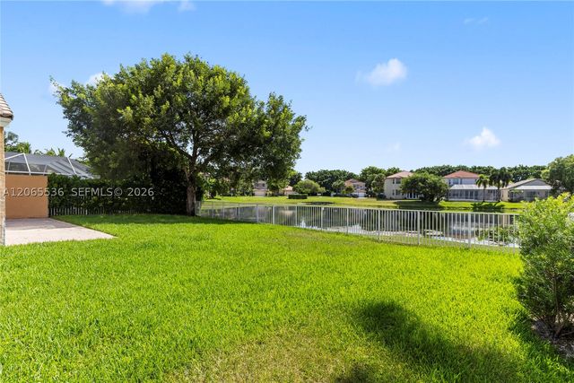 363 NW 158th Ave, Pembroke Pines, FL 33028