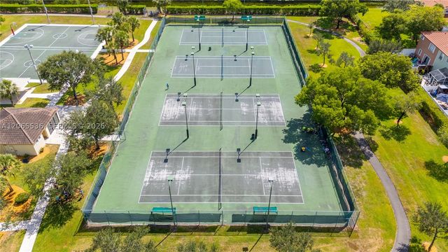 363 NW 158th Ave, Pembroke Pines, FL 33028