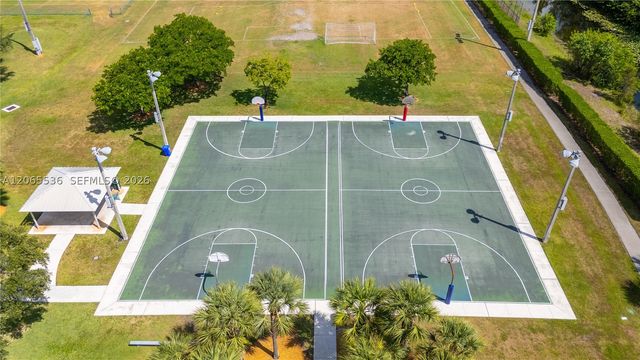 363 NW 158th Ave, Pembroke Pines, FL 33028
