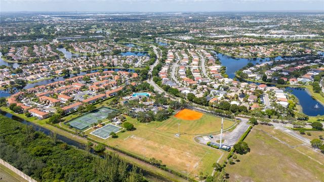 363 NW 158th Ave, Pembroke Pines, FL 33028