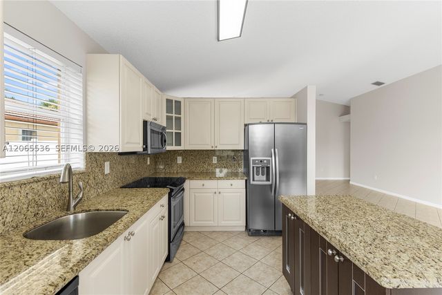 363 NW 158th Ave, Pembroke Pines, FL 33028