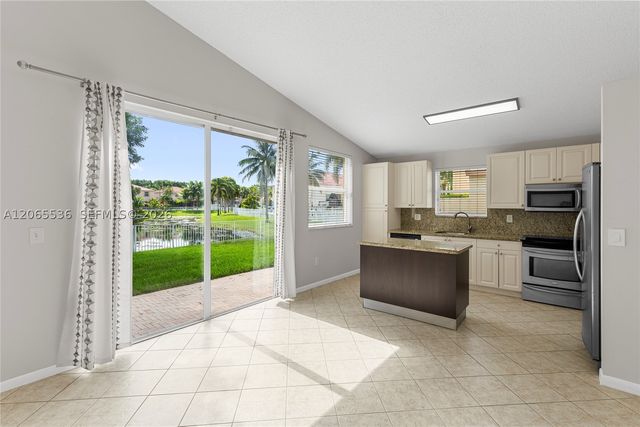 363 NW 158th Ave, Pembroke Pines, FL 33028