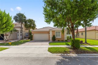 363 NW 158th Ave, Pembroke Pines, FL 33028