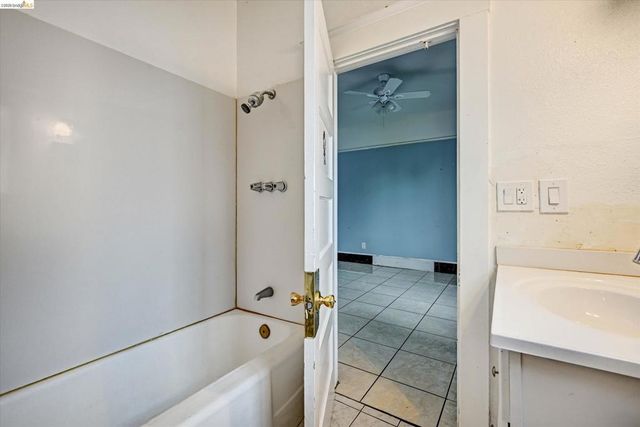1437 56Th Ave, Oakland, CA 94621