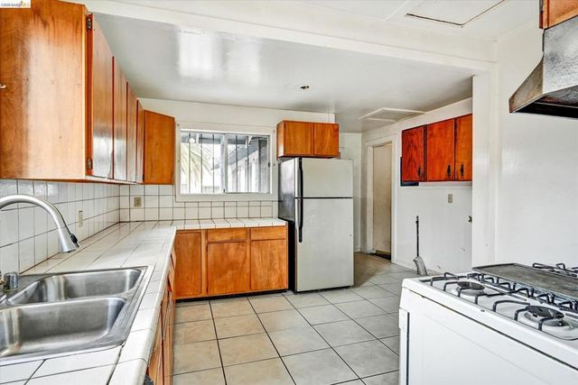 1437 56Th Ave, Oakland, CA 94621