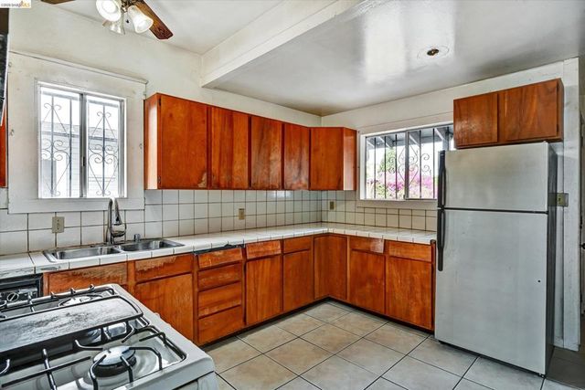 1437 56Th Ave, Oakland, CA 94621