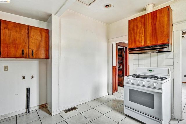 1437 56Th Ave, Oakland, CA 94621