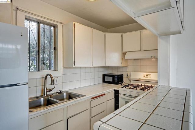 1437 56Th Ave, Oakland, CA 94621