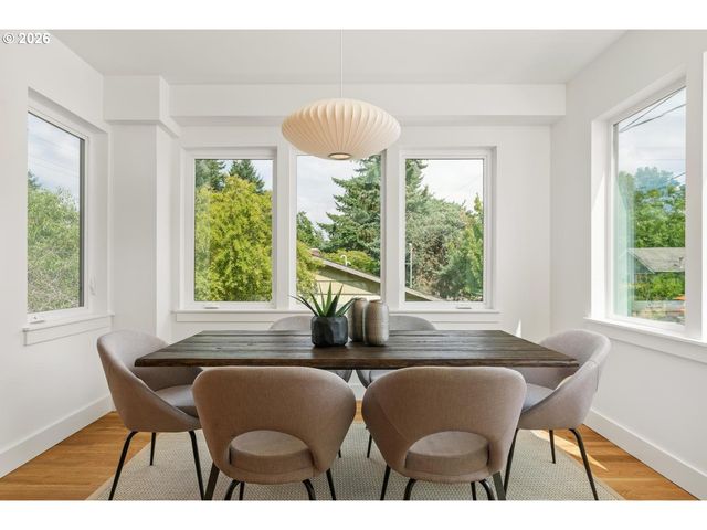 3791 Ne ROSELAWN St, Portland, OR 97211