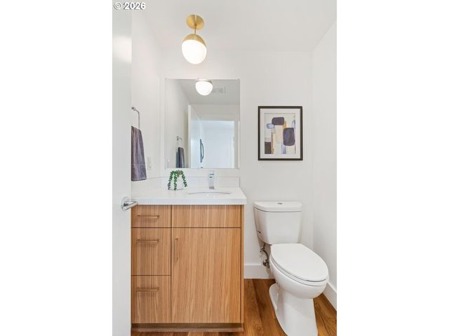 3791 Ne ROSELAWN St, Portland, OR 97211