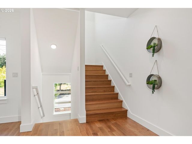 3791 Ne ROSELAWN St, Portland, OR 97211