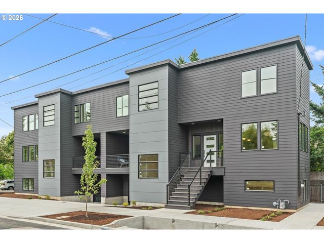 3791 Ne ROSELAWN St, Portland, OR 97211