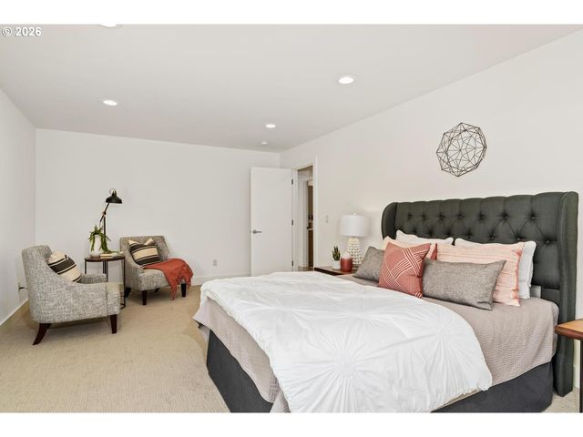 3791 Ne ROSELAWN St, Portland, OR 97211