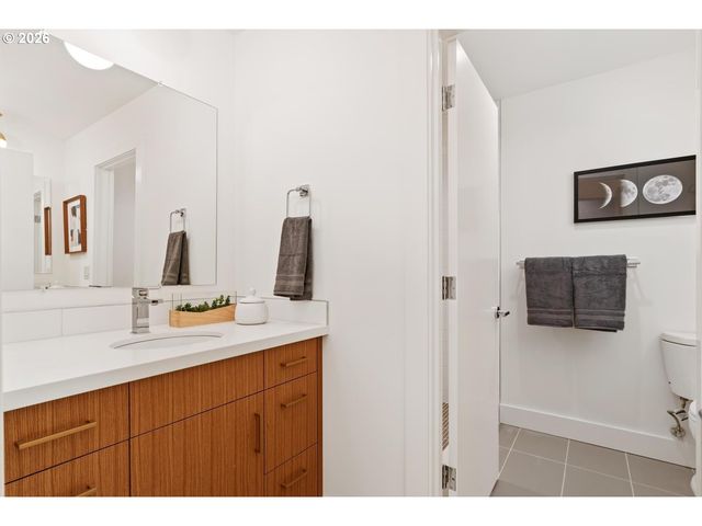 3791 Ne ROSELAWN St, Portland, OR 97211