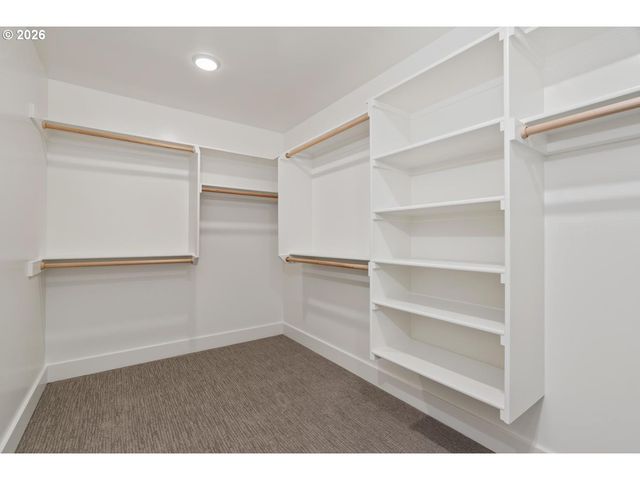 3791 Ne ROSELAWN St, Portland, OR 97211