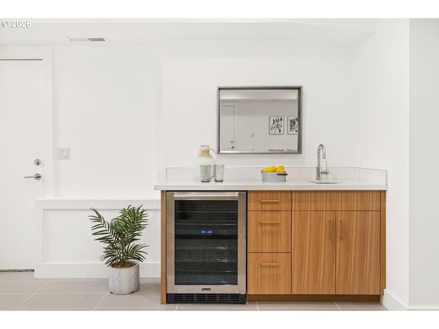 3791 Ne ROSELAWN St, Portland, OR 97211