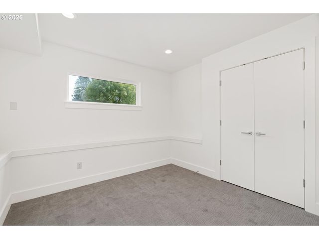 3791 Ne ROSELAWN St, Portland, OR 97211