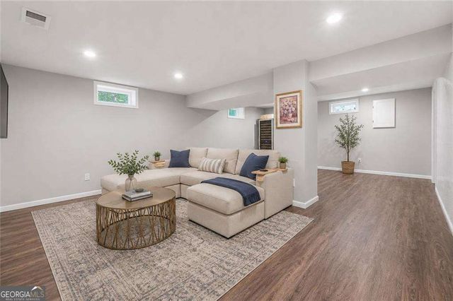 9715 N Pond Circle, Roswell, GA 30076