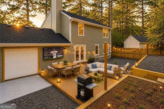 9715 N Pond Circle, Roswell, GA 30076